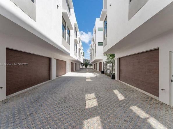 505 NE 61st St, Miami FL 33137