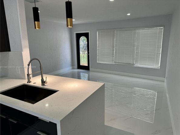 1649 NE 30th Ct, Pompano Beach FL 33064