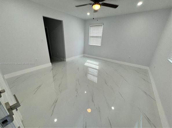 1649 NE 30th Ct, Pompano Beach FL 33064