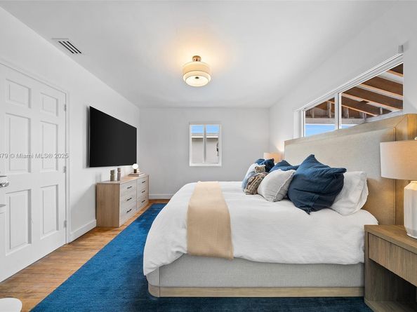 642 86th St, Miami Beach FL 33141