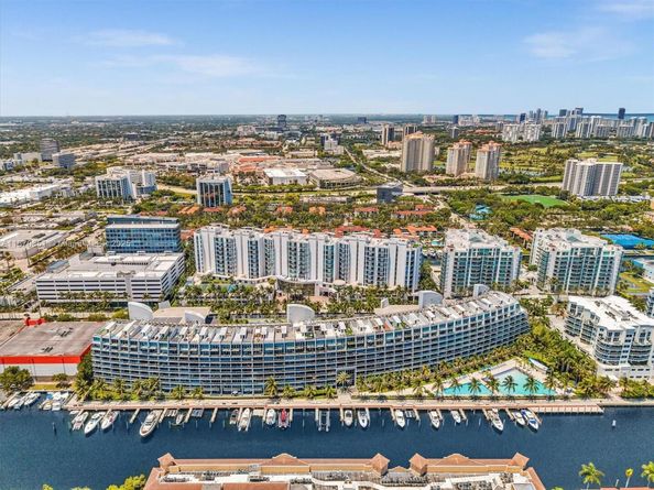 2950 NE 188th St 312, Aventura FL 33180