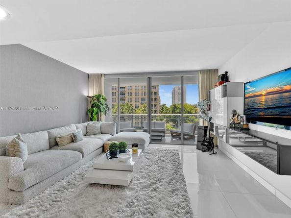 2950 NE 188th St 312, Aventura FL 33180