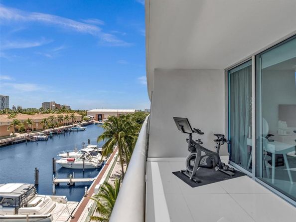 2950 NE 188th St 312, Aventura FL 33180