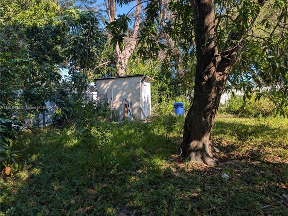 335 - 337 NE 168th St, North Miami Beach FL 33162