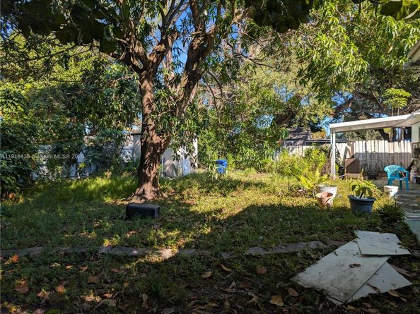 335 - 337 NE 168th St, North Miami Beach FL 33162