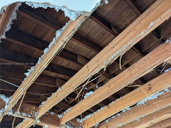 335 - 337 NE 168th St, North Miami Beach FL 33162