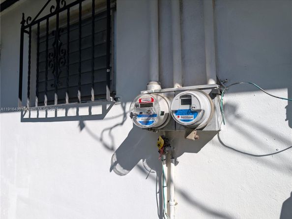 335 - 337 NE 168th St, North Miami Beach FL 33162