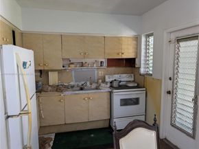 335 - 337 NE 168th St, North Miami Beach FL 33162