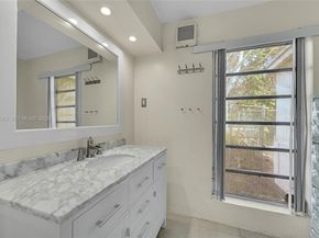 980 Renmar Dr, Plantation FL 33317