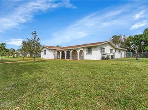 980 Renmar Dr, Plantation FL 33317