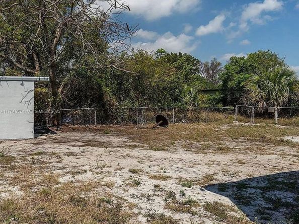 3021 Avenue J, Riviera Beach FL 33404