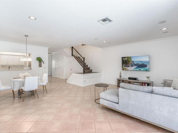 519 SW 7th Ave 8, Fort Lauderdale FL 33315