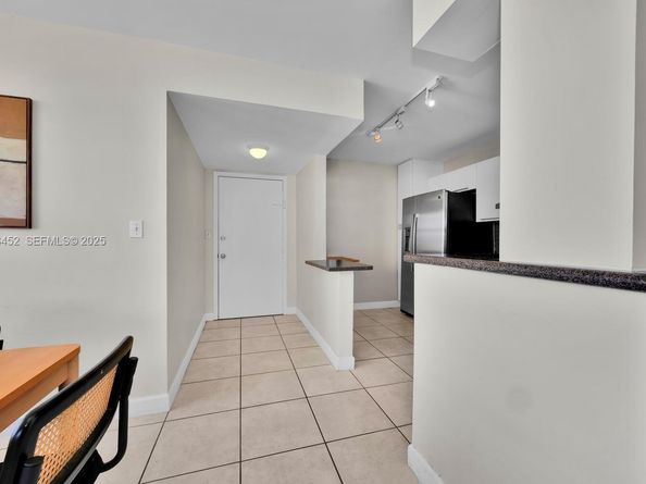 2016 Bay Dr 604, Miami Beach FL 33141
