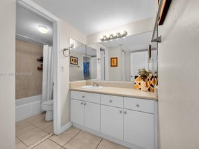 2016 Bay Dr 604, Miami Beach FL 33141