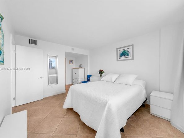 345 Ocean Dr 703, Miami Beach FL 33139
