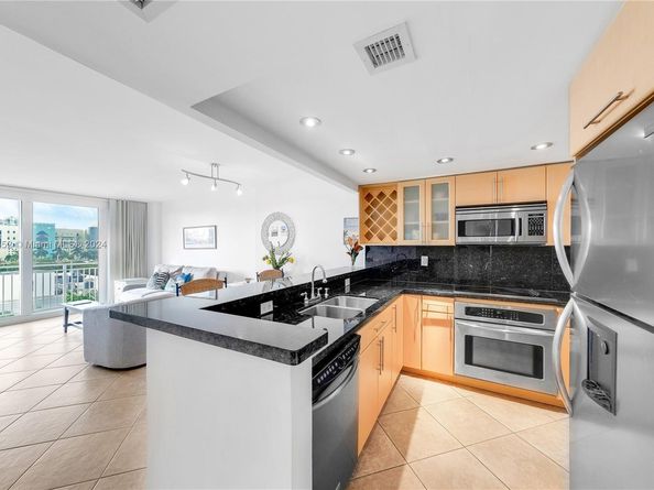 345 Ocean Dr 703, Miami Beach FL 33139