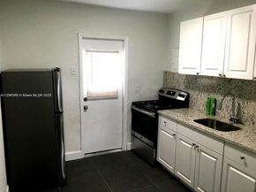2515 NW 52nd St, Miami FL 33142