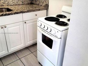 2515 NW 52nd St, Miami FL 33142