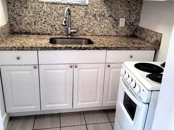 2515 NW 52nd St, Miami FL 33142