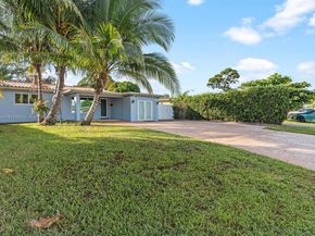 6820 SW 9th St, Pembroke Pines FL 33023