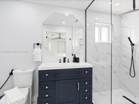 6820 SW 9th St, Pembroke Pines FL 33023