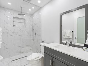 6820 SW 9th St, Pembroke Pines FL 33023