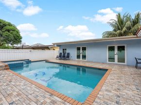 6820 SW 9th St, Pembroke Pines FL 33023