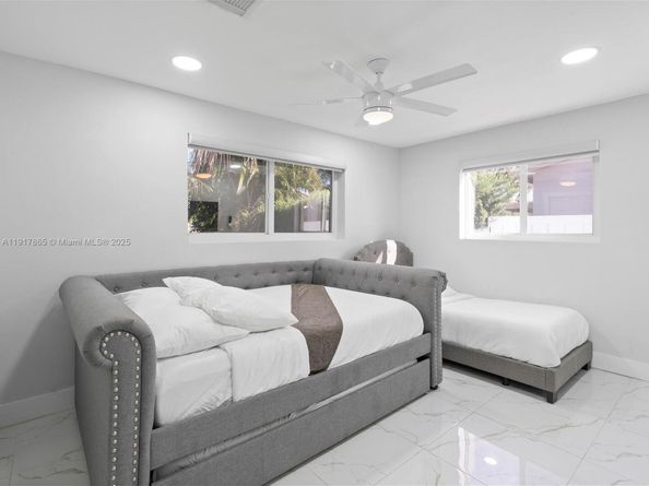 6820 SW 9th St, Pembroke Pines FL 33023