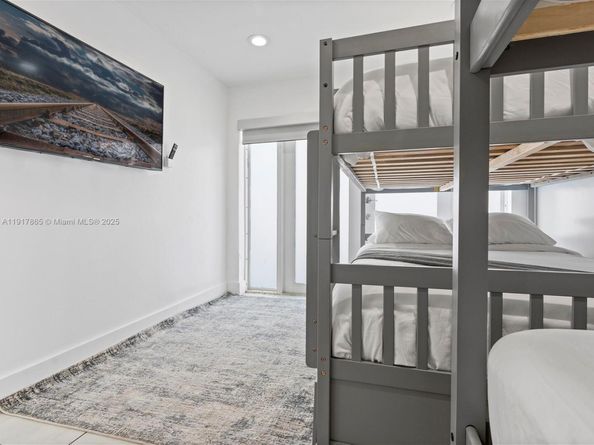 6820 SW 9th St, Pembroke Pines FL 33023