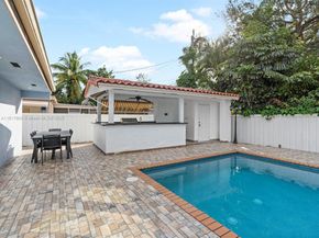 6820 SW 9th St, Pembroke Pines FL 33023