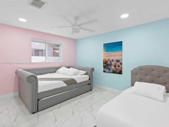 6820 SW 9th St, Pembroke Pines FL 33023