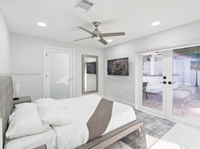 6820 SW 9th St, Pembroke Pines FL 33023