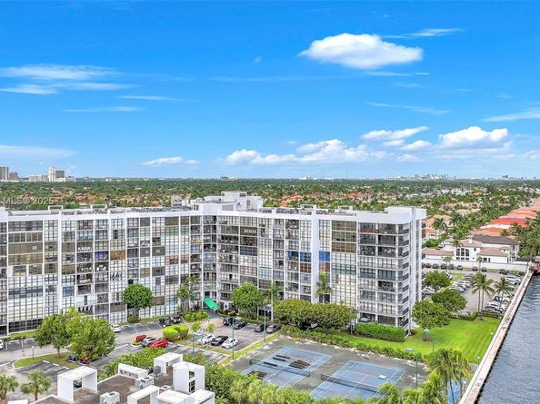 1000 Parkview Dr 229, Hallandale Beach FL 33009