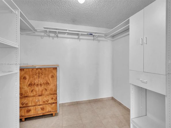 1000 Parkview Dr 229, Hallandale Beach FL 33009