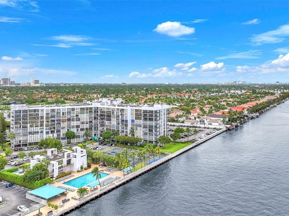 1000 Parkview Dr 229, Hallandale Beach FL 33009
