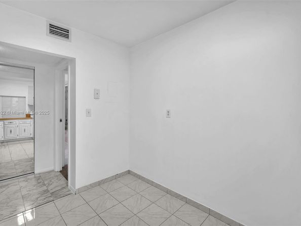 1000 Parkview Dr 229, Hallandale Beach FL 33009