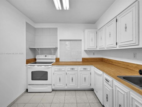 1000 Parkview Dr 229, Hallandale Beach FL 33009