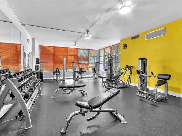 1000 Parkview Dr 229, Hallandale Beach FL 33009