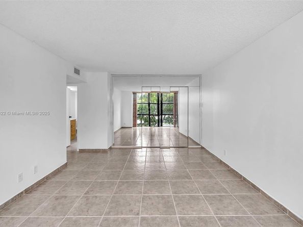 1000 Parkview Dr 229, Hallandale Beach FL 33009