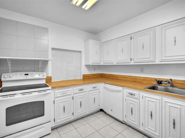 1000 Parkview Dr 229, Hallandale Beach FL 33009