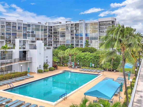 1000 Parkview Dr 229, Hallandale Beach FL 33009