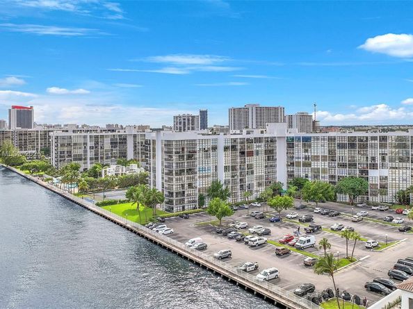 1000 Parkview Dr 229, Hallandale Beach FL 33009