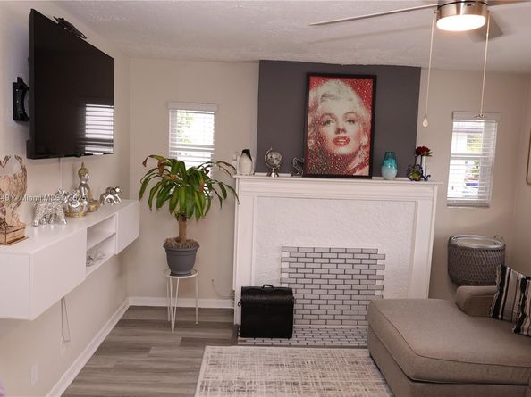 2446 Grant St, Hollywood FL 33020