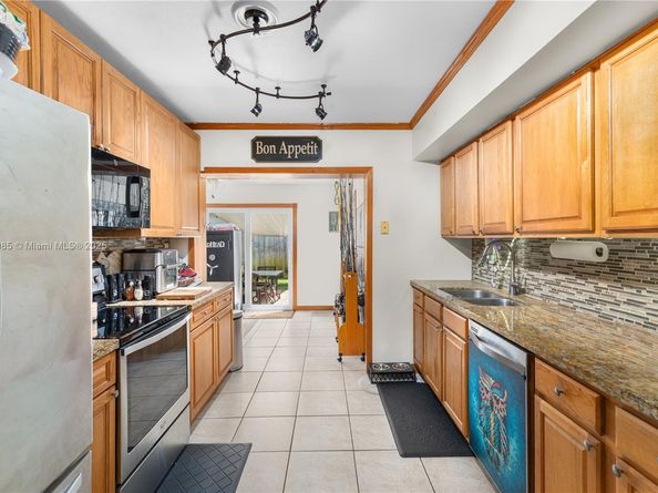 3960 NE 8th Ave, Oakland Park FL 33334