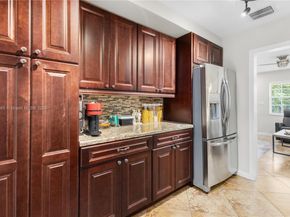 3960 NE 8th Ave, Oakland Park FL 33334