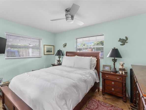 3960 NE 8th Ave, Oakland Park FL 33334