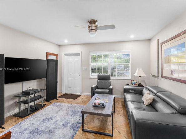 3960 NE 8th Ave, Oakland Park FL 33334
