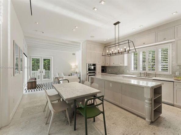 220 Cypress Dr, Key Biscayne FL 33149