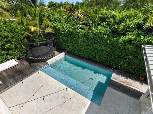 220 Cypress Dr, Key Biscayne FL 33149