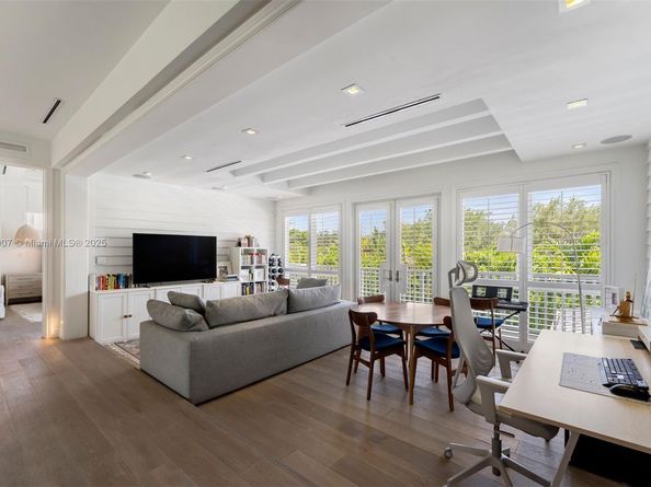 220 Cypress Dr, Key Biscayne FL 33149
